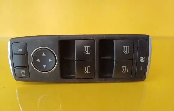 Mercedes-Benz C W204 Electric window control switch A2049055302