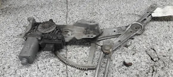 Opel Astra H Front window lifting mechanism without motor a330013100418