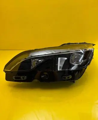 Peugeot 3008 II Headlight/headlamp 9826572780