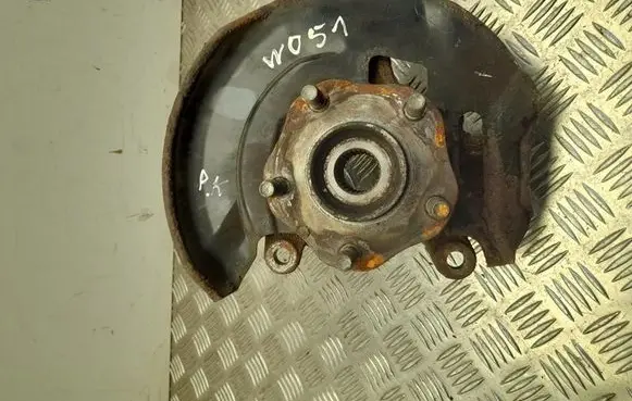 Nissan X-Trail T32 Front wheel hub 