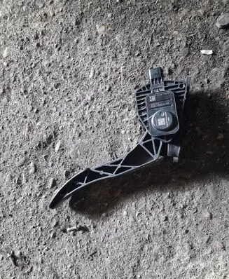 Ford Fusion II Accelerator throttle pedal DG9C9F836AB
