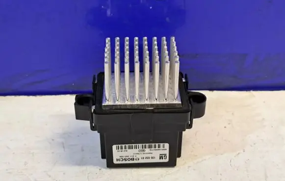 Saab 9-5 Heater blower fan relay 13503201 011500056