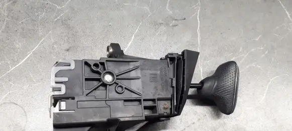 Lexus CT 200H Gear shifter/selector 75C833LHD