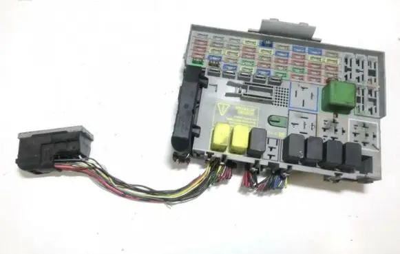 Opel Zafira A Fuse box set 24412497