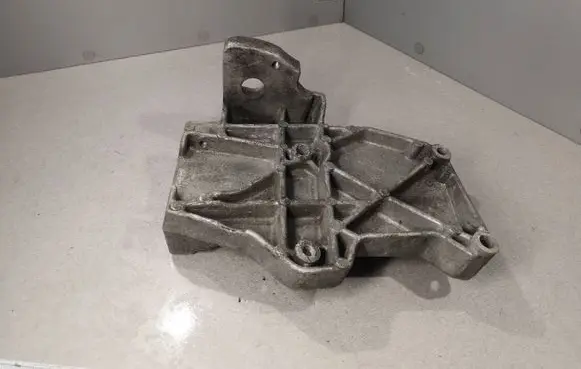 Audi A6 S6 C5 4B Engine mounting bracket 058260885C 523940