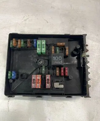 Volkswagen Golf Plus Fuse module 17181301 02012061988 061054330