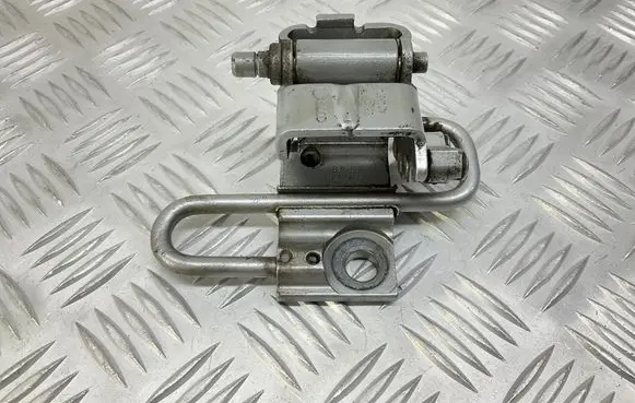 Audi TT TTS Mk2 Front door lower hinge 8J0831411