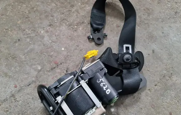 BMW X5 F15 Front seatbelt 628641500