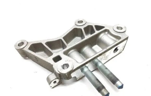 KIA Sorento Engine mounting bracket