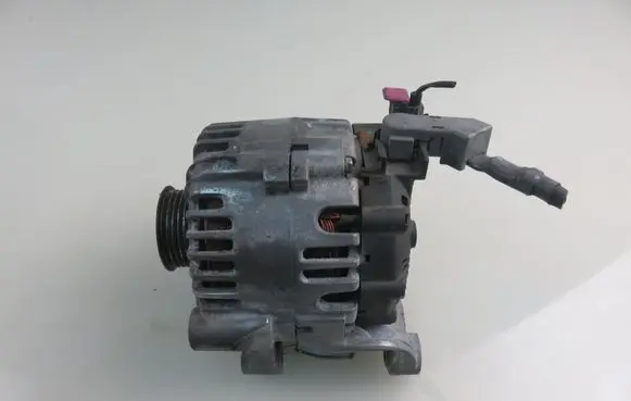 Toyota Avensis T270 Generator/alternator 2619890B TG15C200