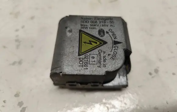 Audi A6 S6 C6 4F Headlight ballast module Xenon 5DD00831950