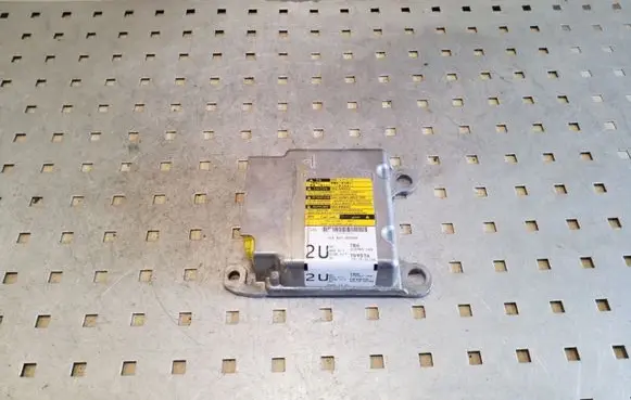 Toyota Avensis T250 Airbag control unit/module 8917005190 215955104