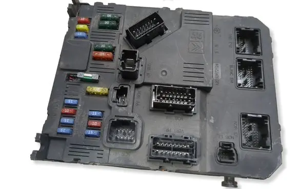 Peugeot Partner Fuse module 9657999780 S11808522
