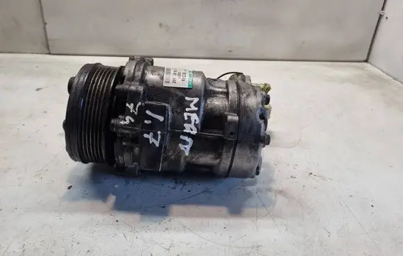 Opel Meriva A Air conditioning (A/C) compressor (pump) 24421642 1429F