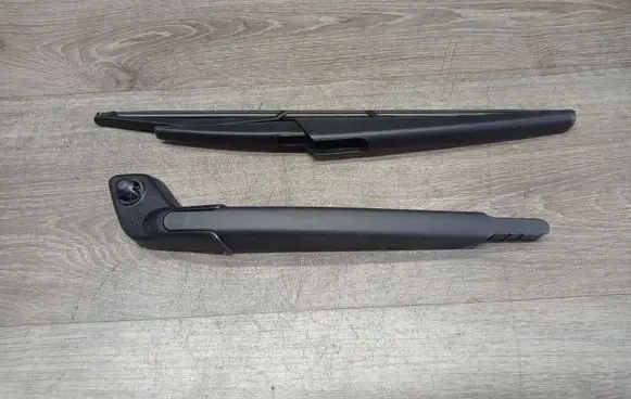 Volvo V70 Rear wiper blade arm