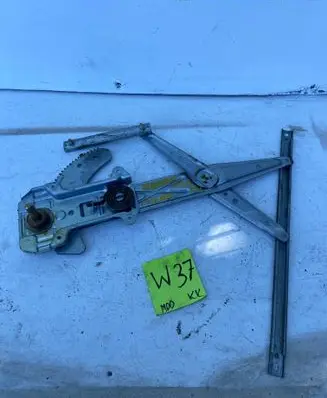 Nissan Micra Front door manual window regulator