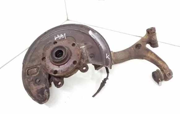 Volkswagen PASSAT B5.5 Front wheel hub spindle knuckle