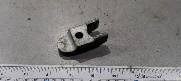 BMW 7 E38 Fuel Injector clamp holder