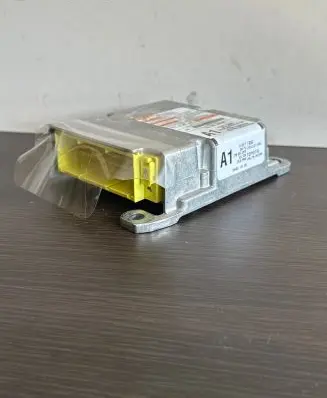 Toyota Avensis T270 Airbag control unit/module 8917005390 233112105