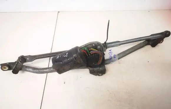 Audi A4 S4 B5 8D Front wiper linkage and motor