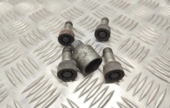 Audi A4 S4 B8 8K Anti-theft wheel nuts and lock 