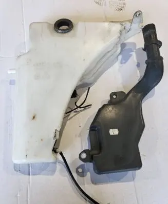 Audi A4 S4 B9 Windshield washer fluid reservoir/tank 8T0955453B 8T1955463B