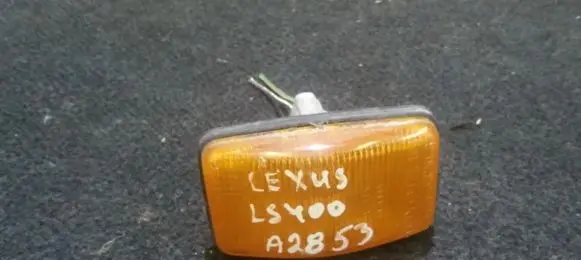 Toyota Avensis T250 Front fender indicator light