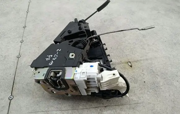 Mercedes-Benz A W169 Front door lock 