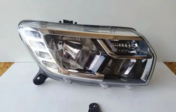 Dacia Sandero Headlight/headlamp 90114431