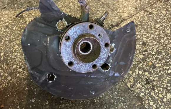 BMW X3 E83 Front wheel hub