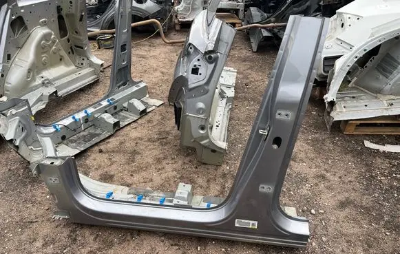Peugeot 5008 II Pillar (middle) 