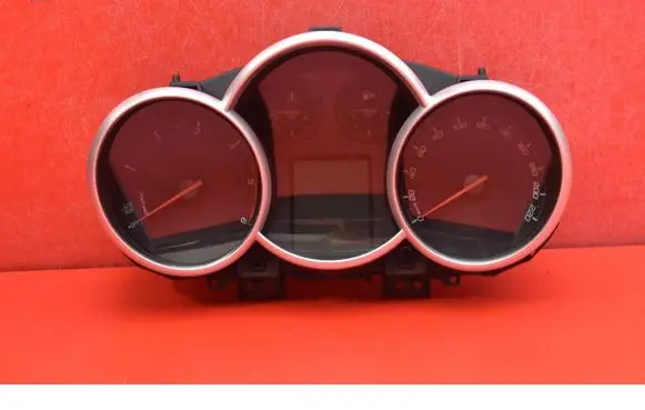 Chevrolet Cruze Speedometer (instrument cluster) 95079987