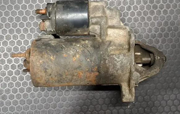 Audi A4 S4 B5 8D Starter motor 1005821523