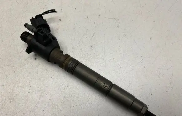 Volvo V60 Fuel injector 31303238 120112 B445141