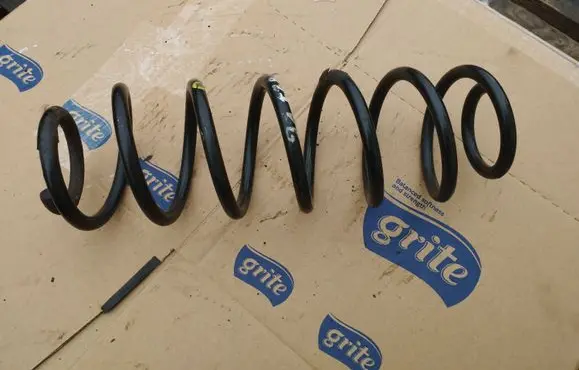Volkswagen Polo IV 9N3 Rear coil spring
