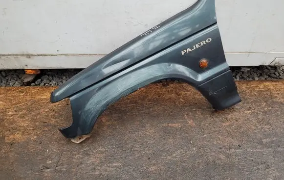 Mitsubishi Pajero Fender