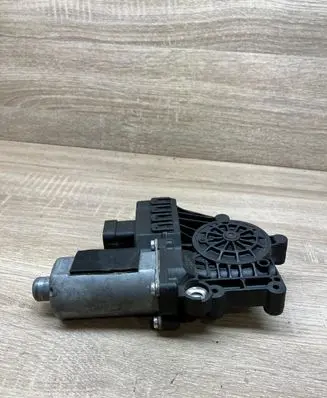 Opel Astra H Front door window regulator motor 994886101
