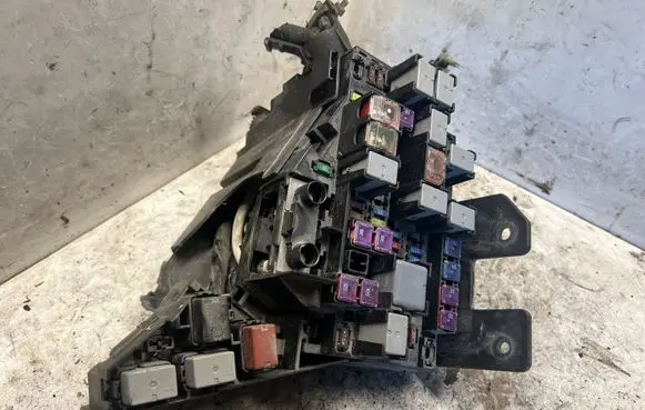 Subaru Outback Fuse module MB1026800