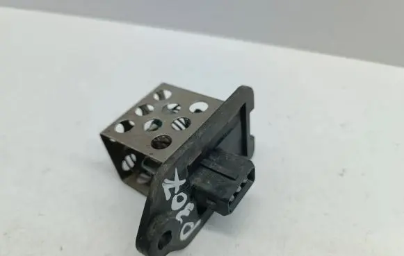 Peugeot 307 Coolant fan relay 9641212480