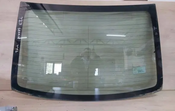 Toyota Avensis T270 Rear windscreen/windshield window T27SZYBASEDAN
