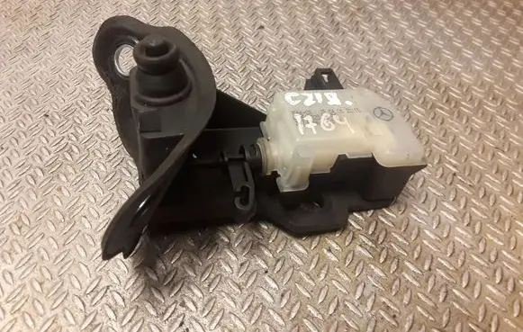 Mercedes-Benz CLS C219 Fuel tank cap lock A2518200197 2518200197