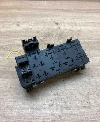Renault Scenic I Fuse module 7703297193