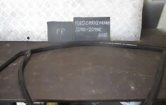 Ford Grand C-MAX Front door rubber seal 