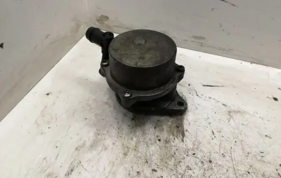 Renault Trafic II (X83) Vacuum pump
