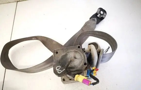 Volkswagen Golf IV Front seatbelt 1J4857706J