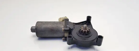 Mercedes-Benz E W210 Front door window regulator motor 0130821708