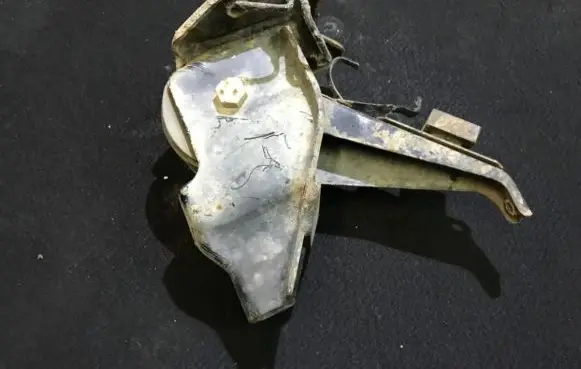 Mitsubishi Space Wagon Engine mount bracket