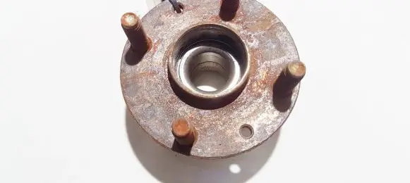 Rear wheel hub