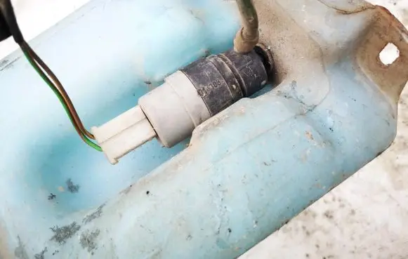 Volkswagen Transporter - Caravelle T4 Windscreen/windshield washer pump
