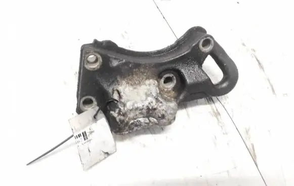 Mazda 2 Engine mounting bracket